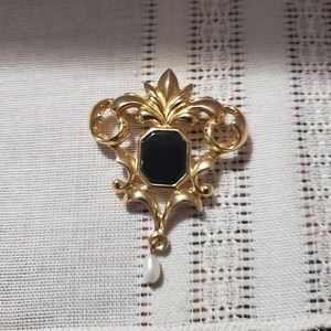 Vintage 1988 Avon Victorian Art Nouveau Renaissance Gold Filigree Onyx Brooch